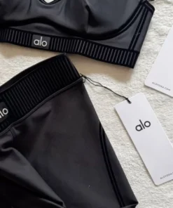 alo yoga clothing store​